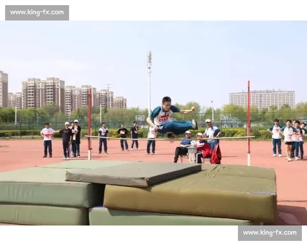 在漫长赛道上超越自我的长跑比赛坚持与蜕变成长记拼搏青春心路历程 在漫长赛道上超越自我的长跑比赛坚持与蜕变成长记拼搏青春心路历程