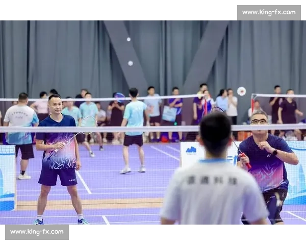 灯光下的羽毛球对决速度力量与意志交织的巅峰赛场回合之间胜负瞬息 灯光下的羽毛球对决速度力量与意志交织的巅峰赛场回合之间胜负瞬息