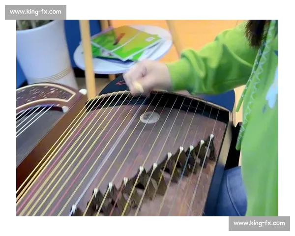 我在古筝比赛中聆听传统与成长的回响与心灵共鸣之旅程青春旋律记