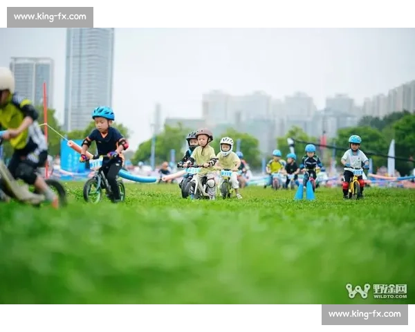 速度与童趣并存的滑步车比赛视频精彩瞬间全记录赛场热血成长故事回放