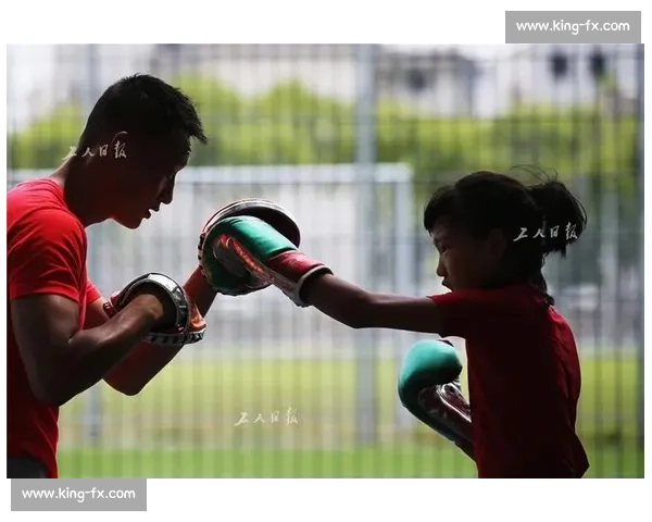 今天拳击赛场激烈角逐 谁将成为新一任世界冠军荣耀之王